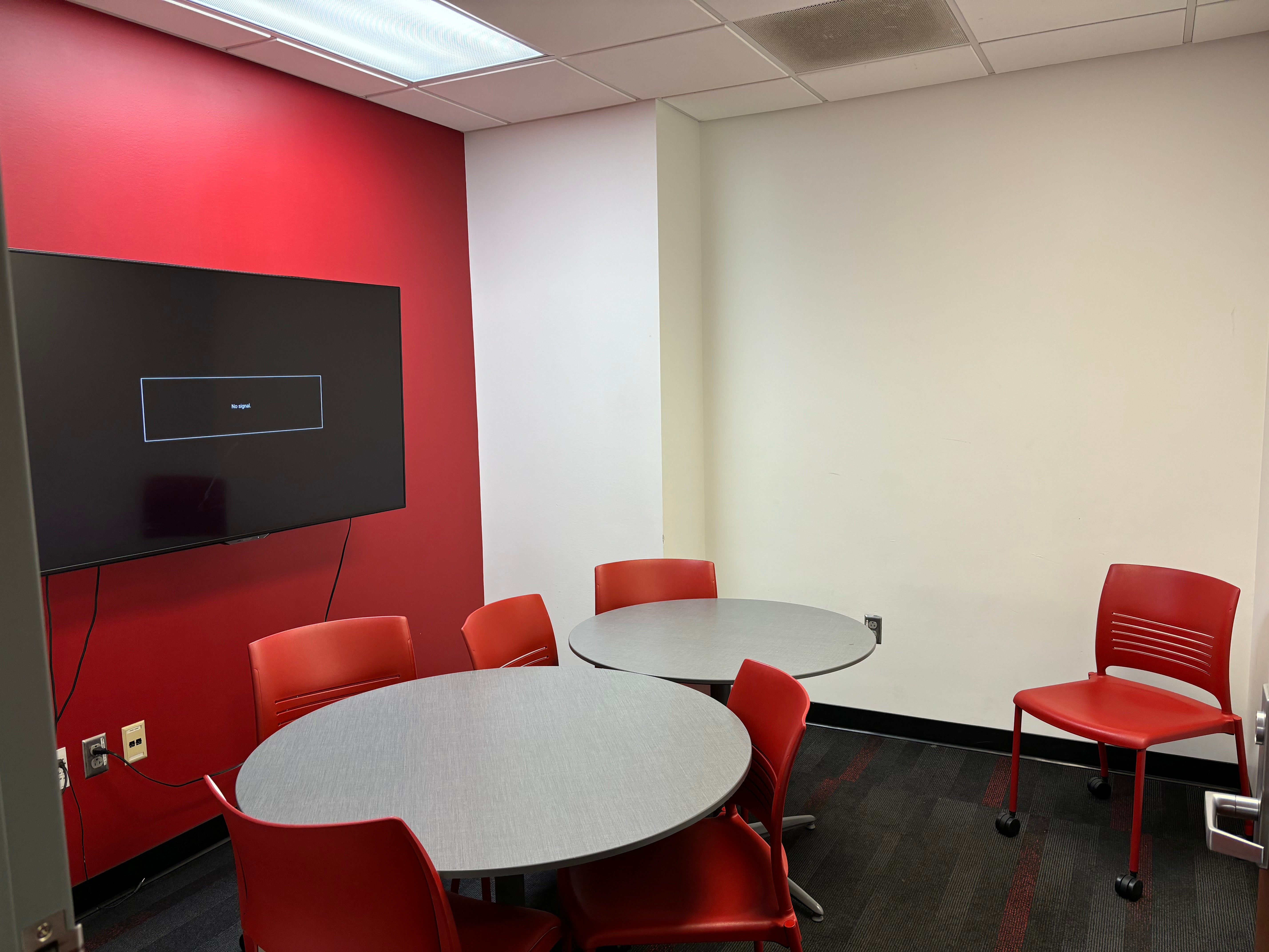 Study Space at the Smith School of Business with Table and chairs